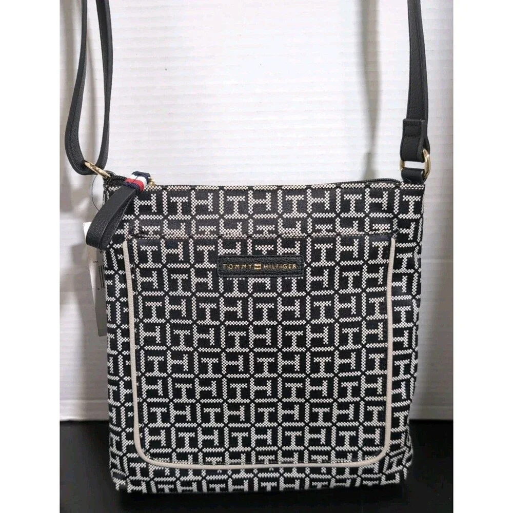 TOMMY HILFIGER LOGO BLACK/WHITE CROSSBODY/MESSENGER BAG ADJUSTABLE STRAP NWT $78